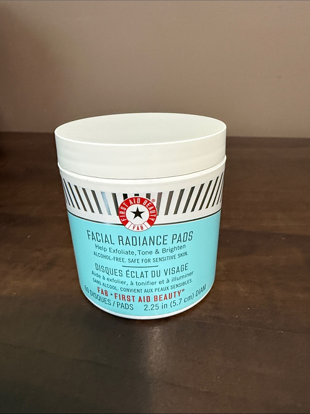 First Aid Beauty Facial Radiance Pads - White & Light Blue Tub